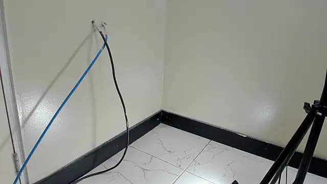 Andrew_Lewiss's cam snapshot