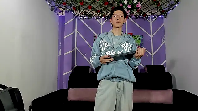 heyy_noah11's cam snapshot