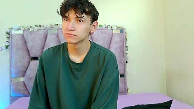 iris_and_damian's cam snapshot