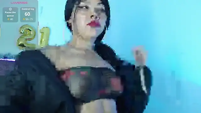 lily_jamesx's cam snapshot