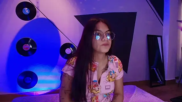 Lilith_and_Khloe's cam snapshot