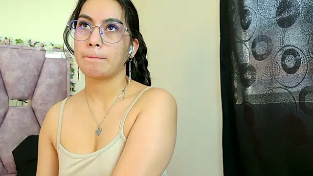 iris_and_damian's cam snapshot