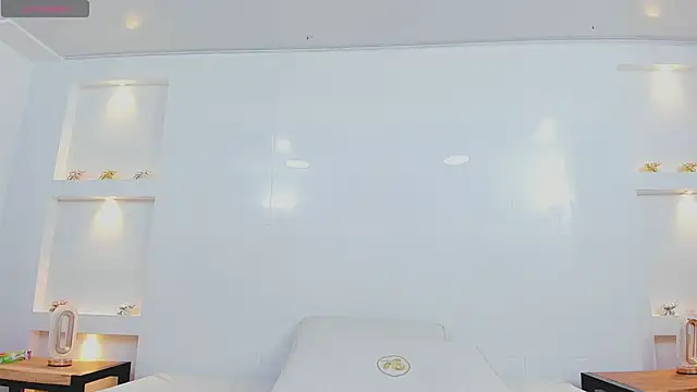 ikia_lopez_'s cam snapshot