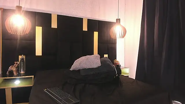 Lucio__Fox live sex cam