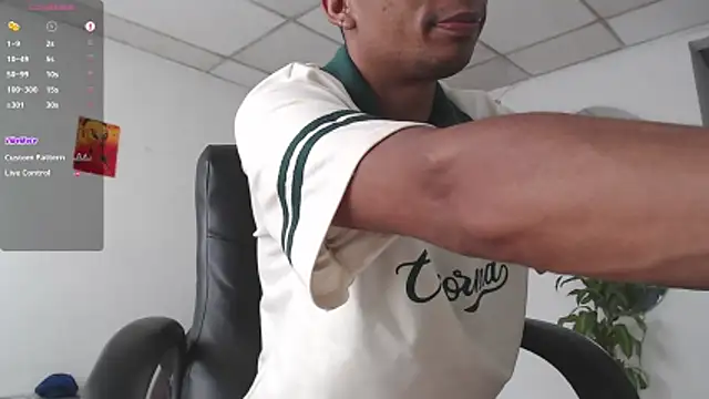 Aaronblack1_'s cam snapshot