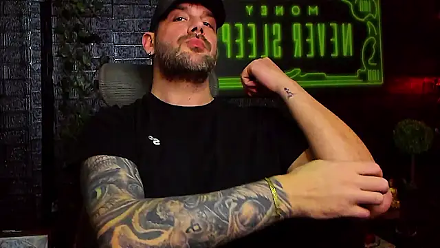 LexHardy's cam snapshot