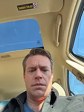 DILFiGuess1 live sex cam