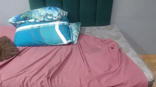 ChubbyBitch02's cam snapshot