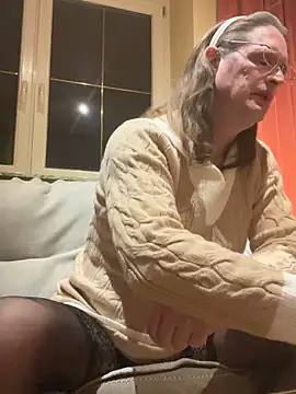 Cleohot1977's cam snapshot