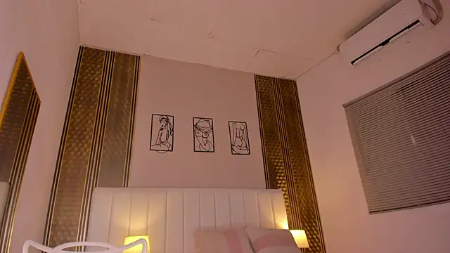 zoe_sky_'s cam snapshot