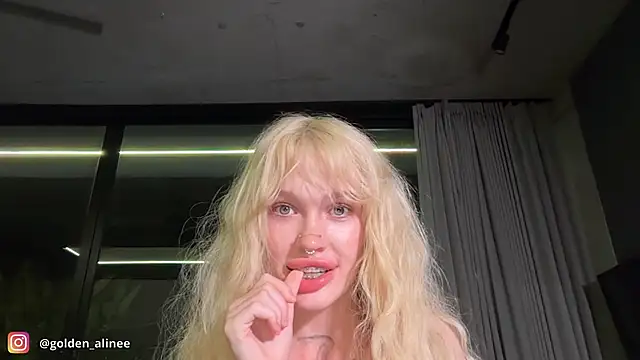 Golden_Aline's cam snapshot