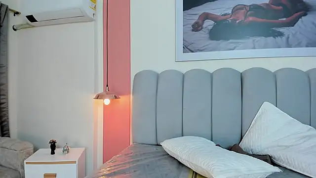 EmmaBoyd's cam snapshot