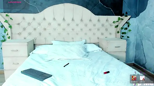 LaurenSnow's cam snapshot