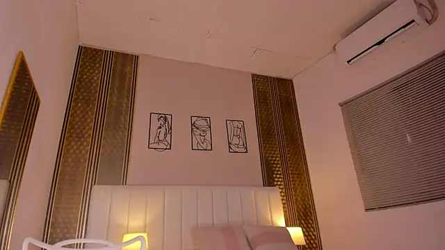 zoe_sky_'s cam snapshot