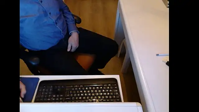 dutchpornking's cam snapshot