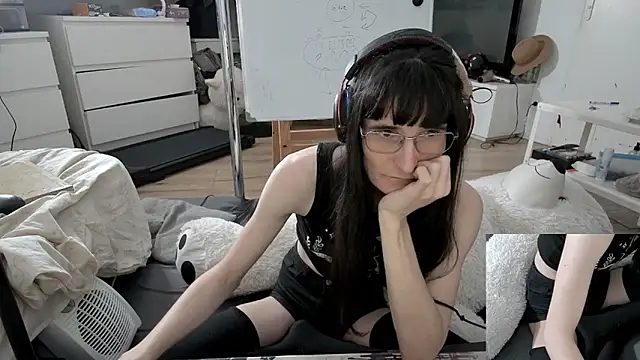 CeriseLapine live sex cam