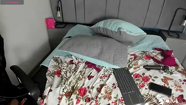 laura_hotties's cam snapshot