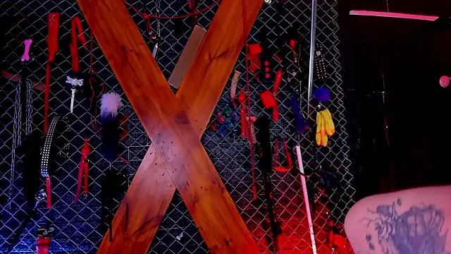 Miss_Juliett_bdsm's cam snapshot