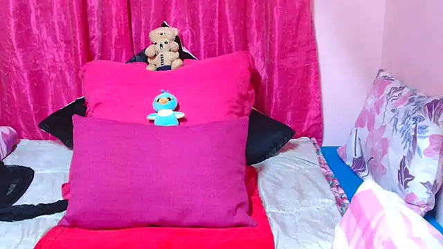 SLUTTYROXY's cam snapshot