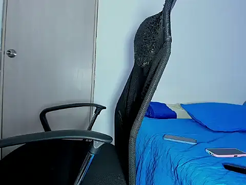 skinnyanai2's cam snapshot