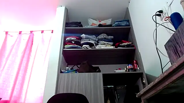 nicolle_milf1978's cam snapshot