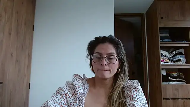 linda-mature43's cam snapshot