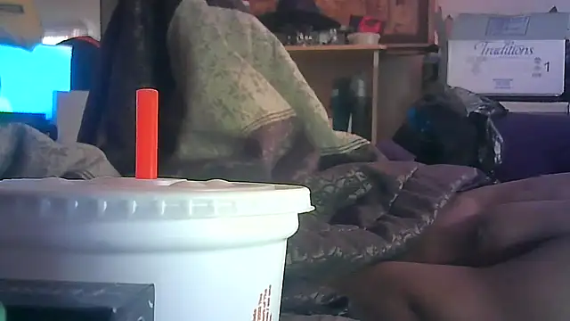 ON3YOULLN3VER_FIR3's cam snapshot