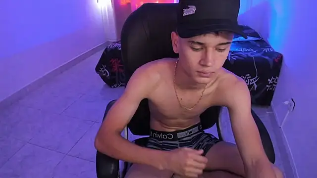 Aron_Boyy live sex cam