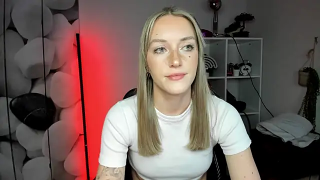 EvelynBlond's cam snapshot