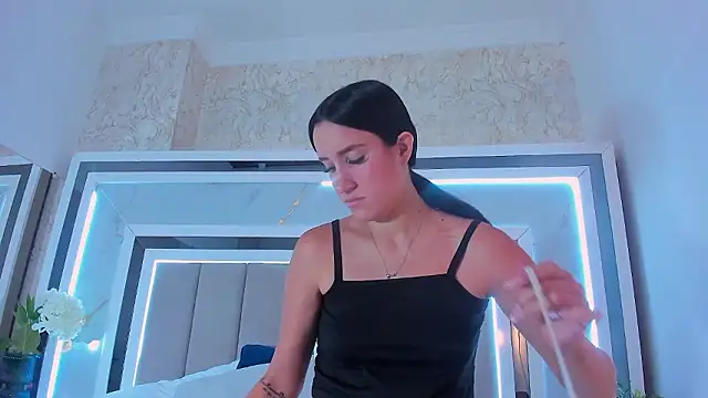 IsaBlue's cam snapshot