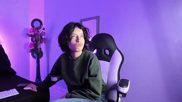 CoralAndOcean_'s cam snapshot