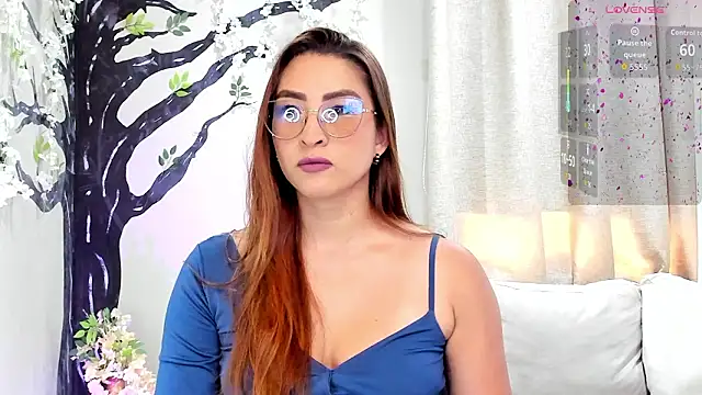 _LaraMom_'s cam snapshot