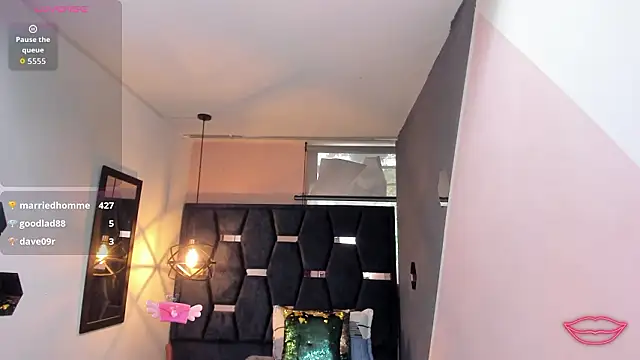 GiaFox_'s cam snapshot