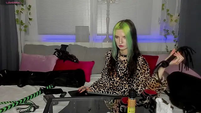 ToxicKittyy's cam snapshot