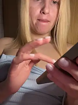 BeatrixxAndLiam's cam snapshot