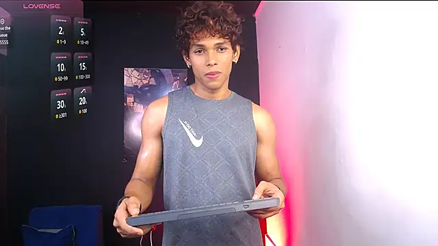 LiamVibes212 live sex cam