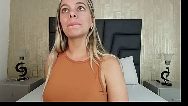 Isabella_Harley's cam snapshot