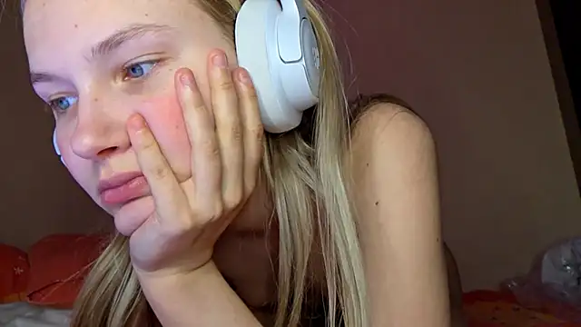 KarinRobertson's cam snapshot