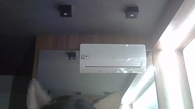 SkinnyKitten live sex cam