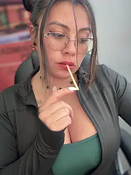 LIZ-06_'s cam snapshot