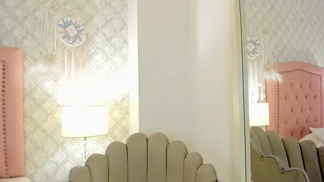 liz_rouse_'s cam snapshot