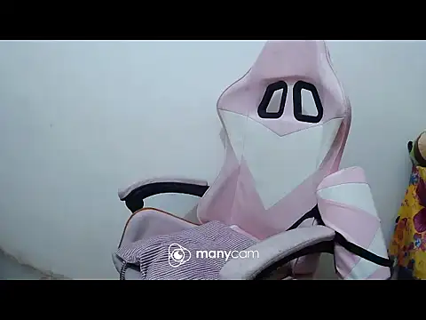 hottiemama69's cam snapshot