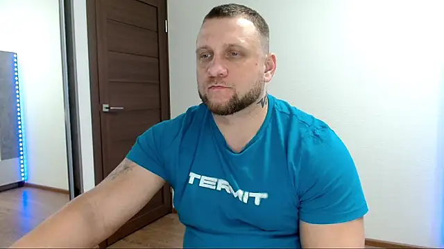 B-L-O-N-D's cam snapshot