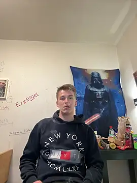 Toyjungee's cam snapshot