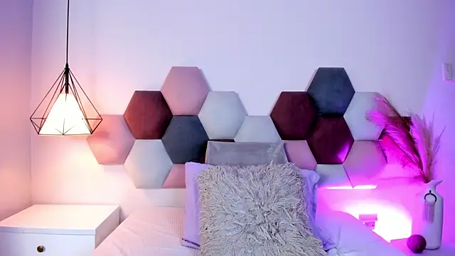 BelllaStone's cam snapshot