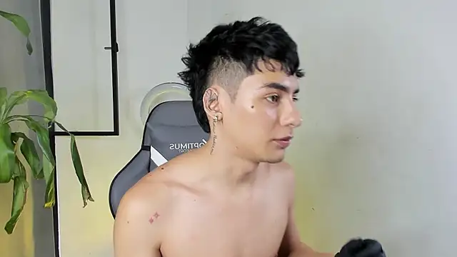 sebas_rose's cam snapshot