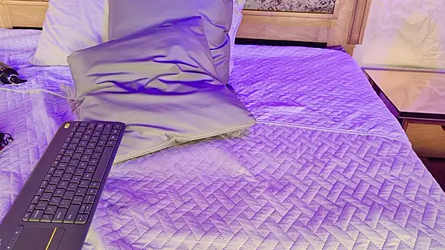 emily_dempsey's cam snapshot