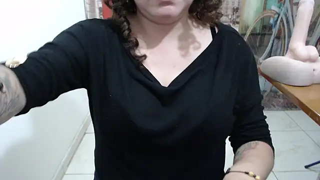 curly_greeneyed's cam snapshot