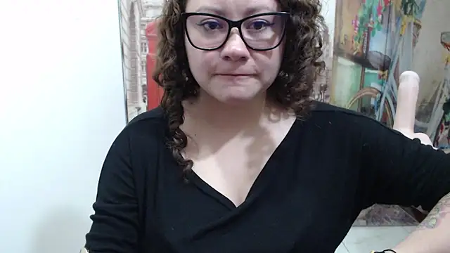 curly_greeneyed's cam snapshot