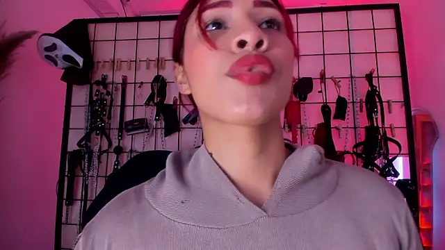 charrlotte_quinn's cam snapshot